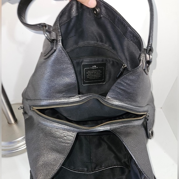 Beautiful Coach Silver /black leather tote BAG ,top Zipper/Snap closure, - Picture 7 of 10